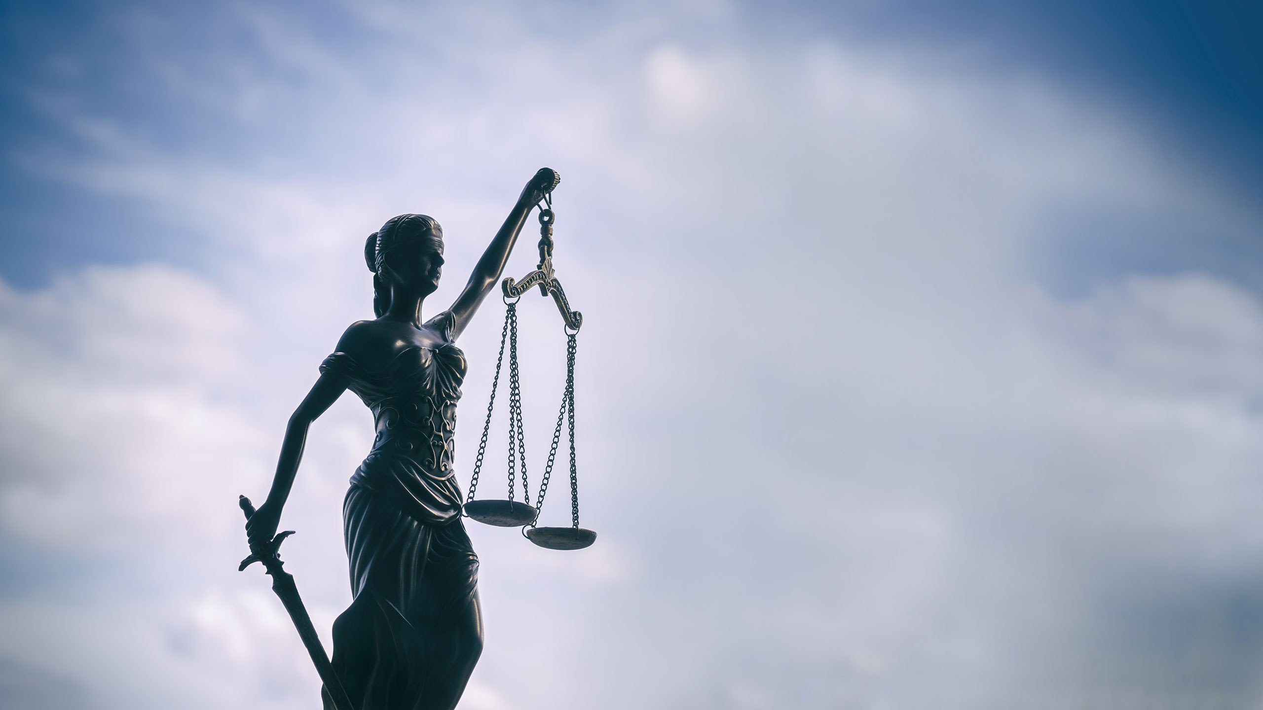 Justitia-Figur - Datenschutz bei der inxire GmbH