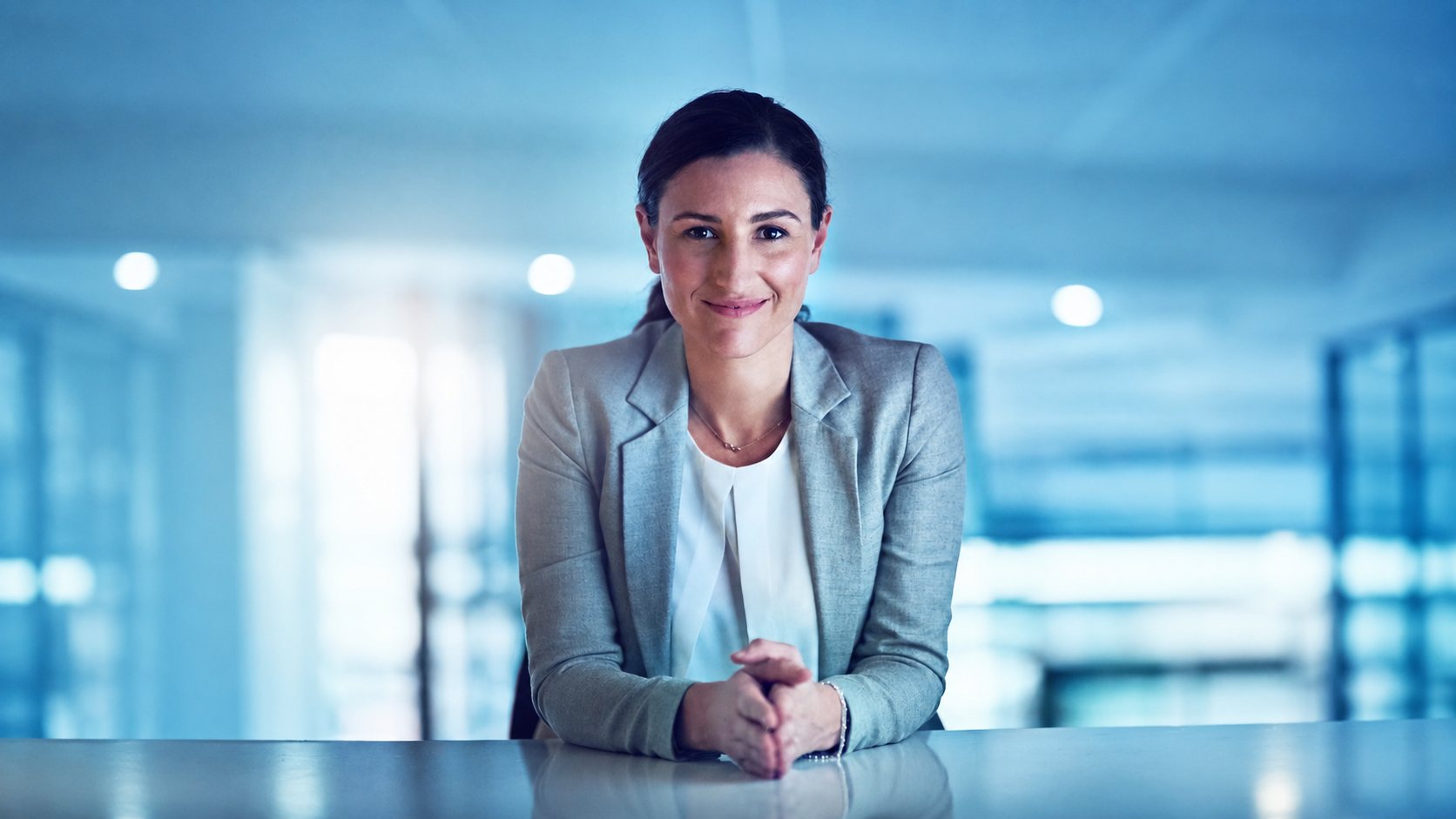 Fachanwenderin arbeitet mit der inxire Produktfamilie